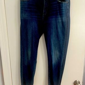 Super cute cropped LuckyBrand Jeans size 12 with cute frayed edge